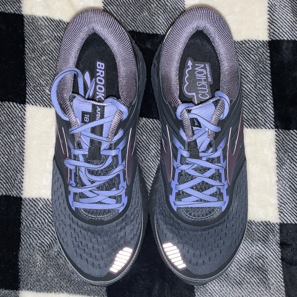New Brooks 16 Women’s 10 Wide Cross Training Running Shoes